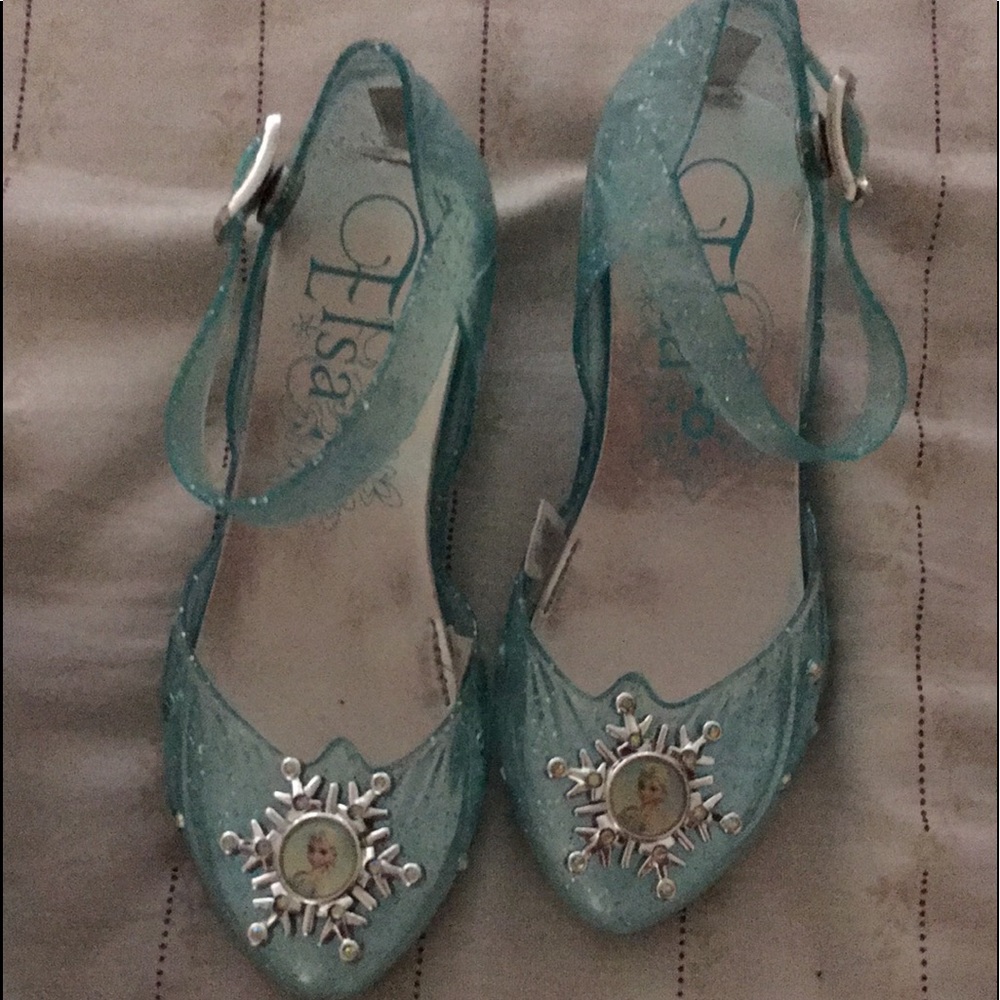 Elsa’s accessories